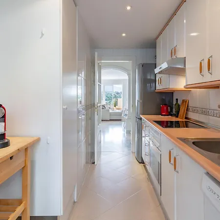 2 Bedroom With Stunning Views Апартаменты *