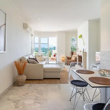 Modern 2-bedroom With Stunning Views Apartment *