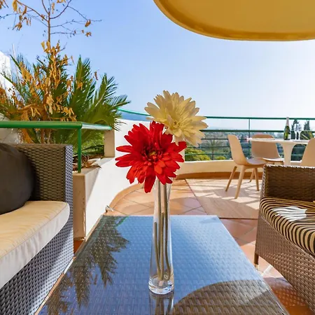 Modern 2-bedroom With Stunning Views Apartment