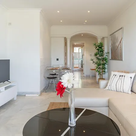Apartment Modern 2-bedroom With Stunning Views *