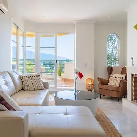 Modern 2-bedroom With Stunning Views *