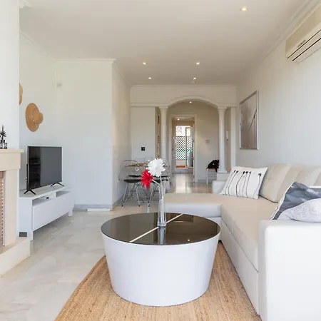 Apartment 2 Bedroom With Stunning Views *