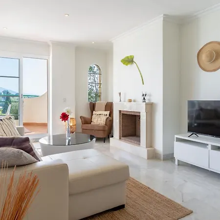 Apartment 2 Bedroom With Stunning Views *